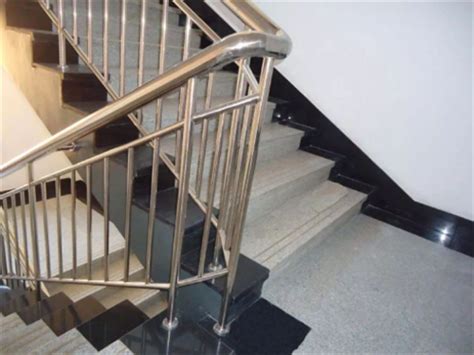 安装楼梯扶手怎样做 楼梯样式有哪几种_住范儿