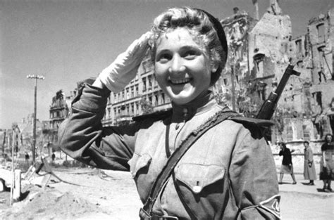 苏联女兵被俘虏后，德军对她们做了什么？_凤凰网财经_凤凰网