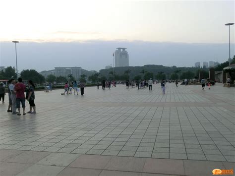园景街景和谐统一，郑州经纬广场完成拆墙透绿-大河网