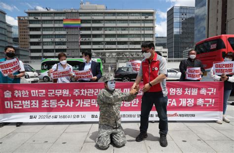 冲击美驻韩大使馆抗议驻韩美军防卫费，5名韩国大学生被抓