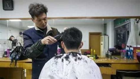 北京收剪长头发-北京上门回收长头发-北京理发店头发回收-北京最红收剪长头发