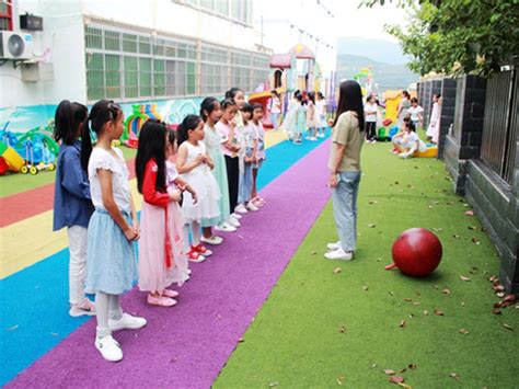 武汉光谷第一小学：足球社团的热血童年 从玩到“精”-中华网湖北
