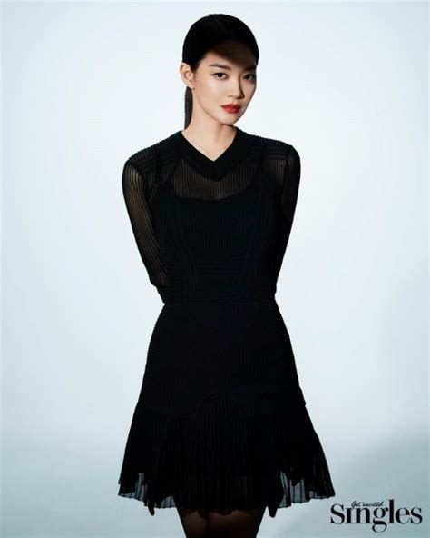 韩国女艺人申敏儿为某杂志新一期拍摄一组写真！魅惑姿态不愧是性感女神-新闻资讯-高贝娱乐