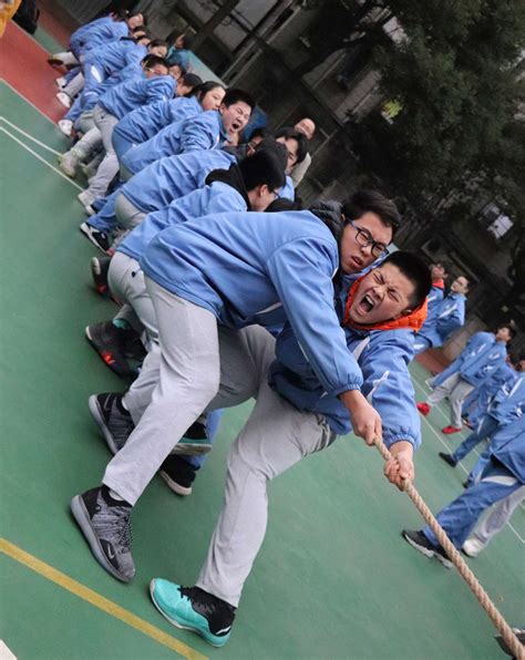 拔河比赛聚人心 团结协作展风采——我校八年级举行拔河比赛-精彩活动-郑州实验外国语中学