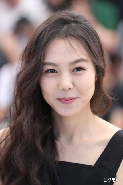 她是韩国性感女神, 靠出演三级片走红, 今41岁依旧韵味十足!_金莎朗