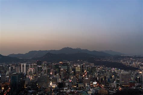 韩国首尔市中心的天际线高清图片下载-正版图片502911118-摄图网