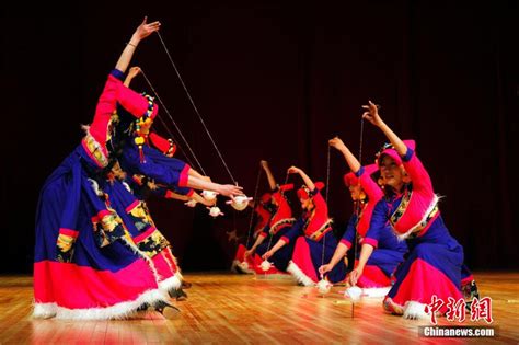 青海省玉树藏族自治州歌舞团