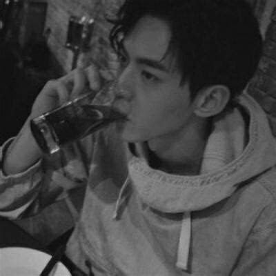 非主流忧伤头像男生真人