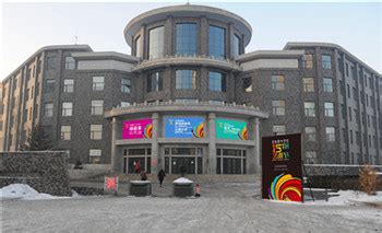 吉林市政府门前的大型花篮景观造型高清图片下载_红动网