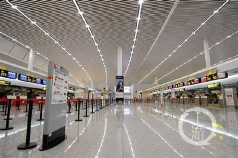 重庆江北机场240名国际航班保障人员全部闭环管理 航站楼内设22处健康码查验和体温检测区__凤凰网