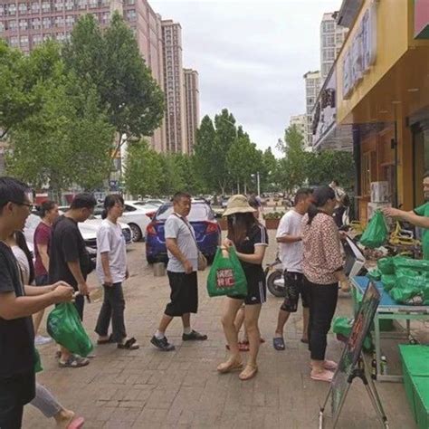 促经济 稳就业 小店经济加速重燃街头“烟火气”|个体工商户_新浪新闻