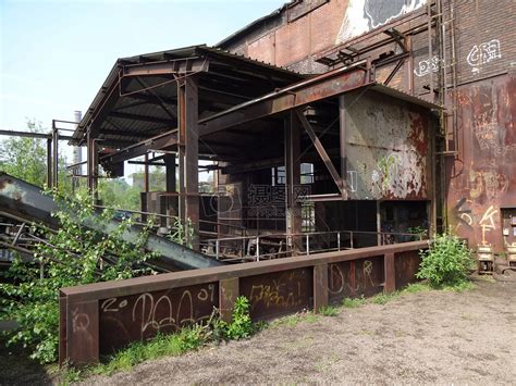 旧工厂废墟高清图片下载-正版图片500839377-摄图网