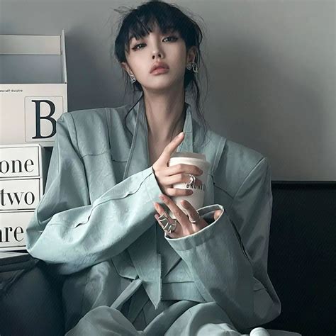 温柔酷帅女生头像