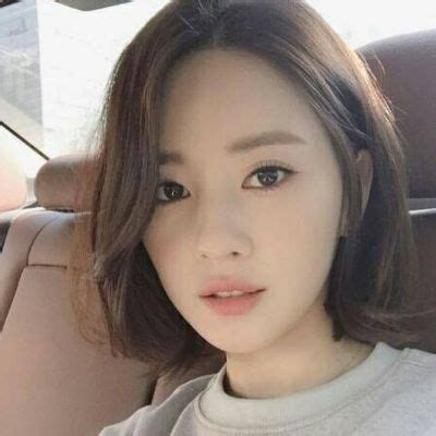 短发温柔的女生头像