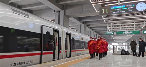 哈尔滨：高铁列车整装待发-人民图片网