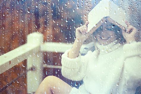 雨中美女素材-雨中美女图片-雨中美女素材图片下载-觅知网