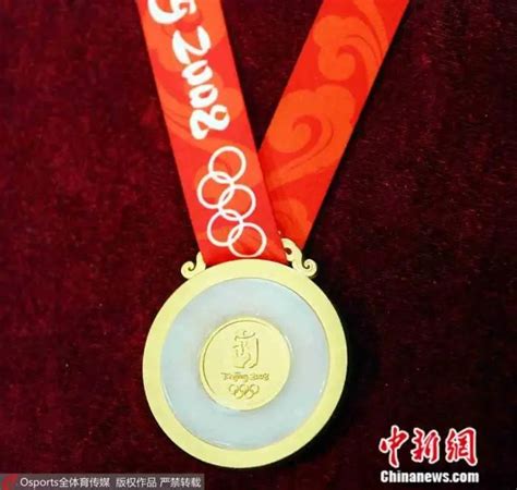 摔不碎、烧不坏，揭秘北京奥运会“金镶玉”奖牌设计细节……(含视频)_手机新浪网