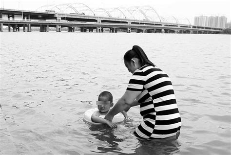 关注 | 野泳者出没！广州到公开水域游泳的人多了，普遍自信“泳技好”，管理方发愁……|广州_新浪新闻
