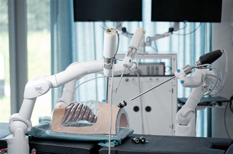 医疗界的又一把能手——DLR机器人 - 普象网