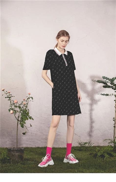 LEISURE三彩丽雪女装2020夏季新款度假感的法式时装-服装品牌新品-CFW服装设计网