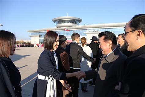 中国文艺工作者代表团抵达朝鲜访问，张国立、佟丽娅等在列