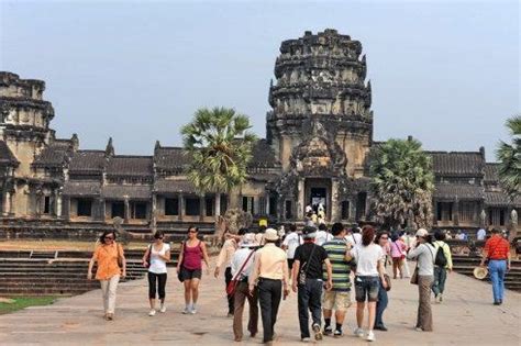 柬埔寨中国商会发出向塌楼遇难者捐助的倡议_手机新浪网