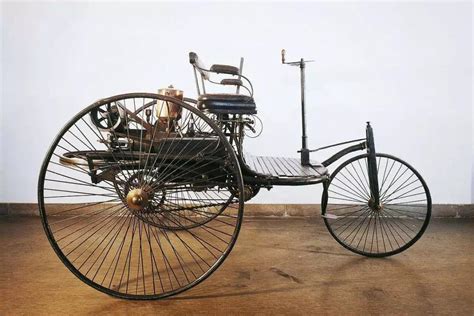 历史上的今天——1886年1月29日，卡尔·本茨获得世界上第一辆汽车专利权。