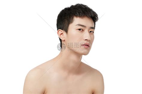 年轻男士美容护肤造型高清图片下载-正版图片501726017-摄图网