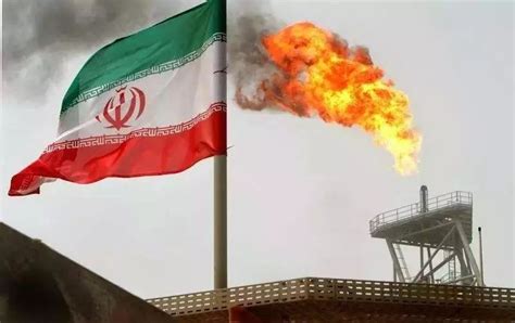 环球 _ 美国宣布全面执行制裁，伊朗军方一语不发，以大规模防空演习回应
