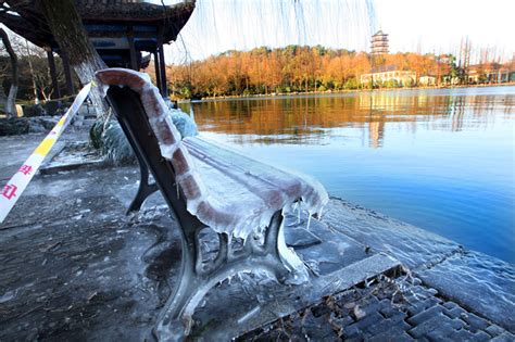 组图：杭州连续低温 西湖结冰了_新闻中心_新浪网