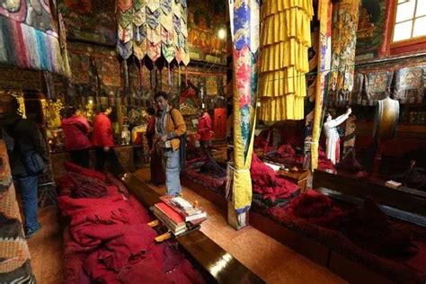 揭秘西藏唯一女活佛的传奇人生！|国家地理|活佛|桑顶寺_新浪新闻