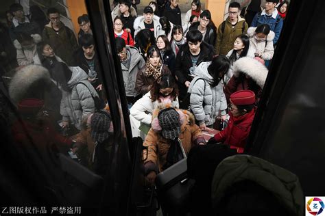 绿皮火车来啦！上海地区今年春运第一趟增开列车下午开行_城生活_新民网