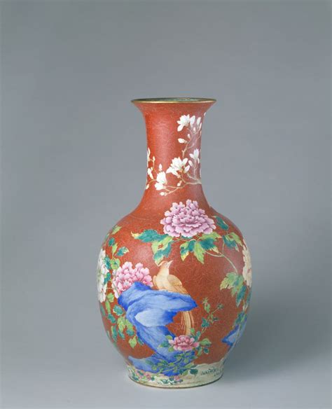 画珐琅花鸟纹瓶 - 故宫博物院