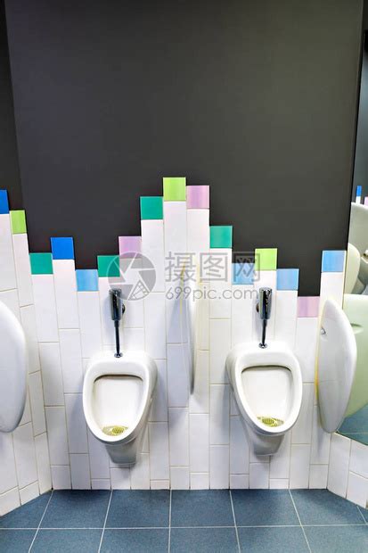广州率先编制公共厕所地方标准，女厕男厕位比例不小于2：1_南方网