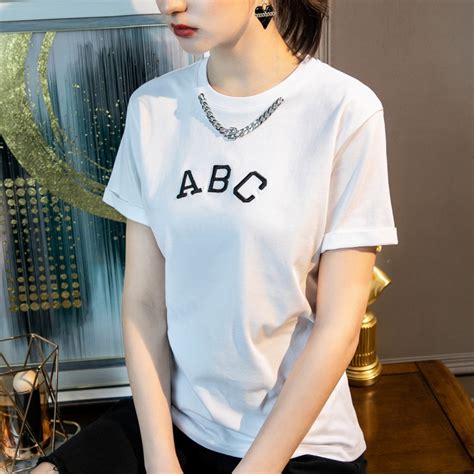 2022女士夏季新款短袖时尚刺绣字母休闲T恤衫宽松舒适圆领上衣潮