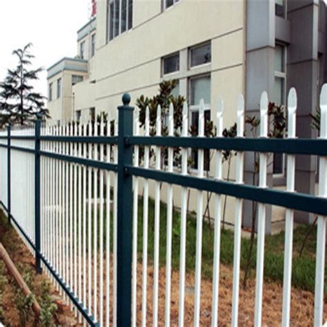 上饶锌钢护栏简易户外围墙平房铁栅栏工地围挡院子栏杆通透式方管-阿里巴巴