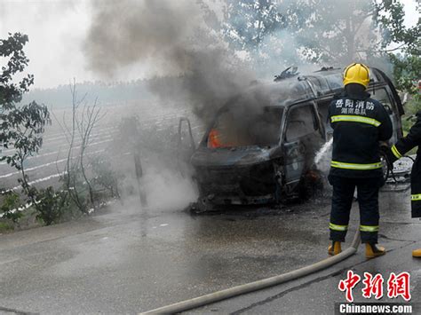 湖南岳阳一救护车在运送病人途中发生自燃(图) 世相万千 烟台新闻网 胶东在线 国家批准的重点新闻网站