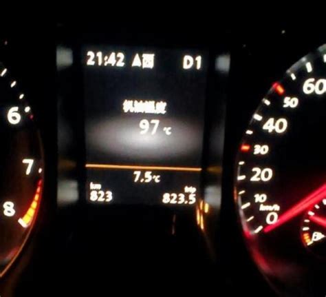 行驶中机油的正常温度多少？105度会不会偏高了？_易车