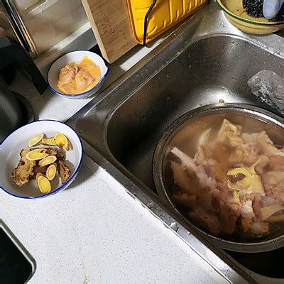 如何熬鸡汤的正确步骤_最正宗的清炖鸡汤的做法