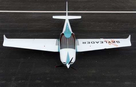 航空工业自研的“领雁”AG50 轻型运动飞机在航展上亮相-it商业新闻-科技舆情
