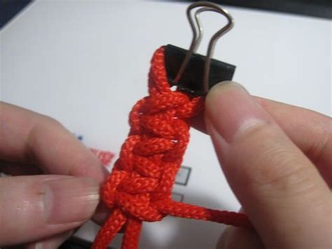 这个红绳手链怎么编？求详细步骤_百度知道