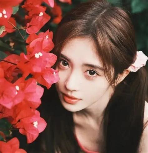 小清新发型甜美女生头像
