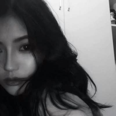 甜美女生头像超拽黑白