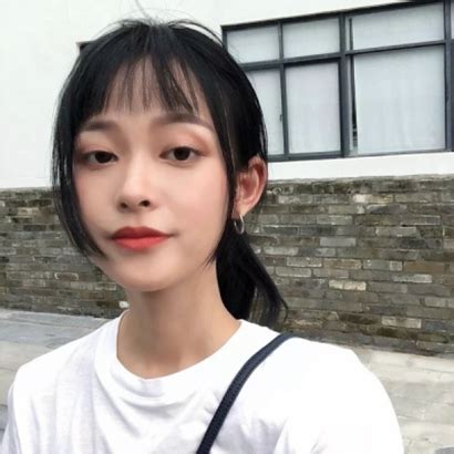 头像温柔成熟稳重女生