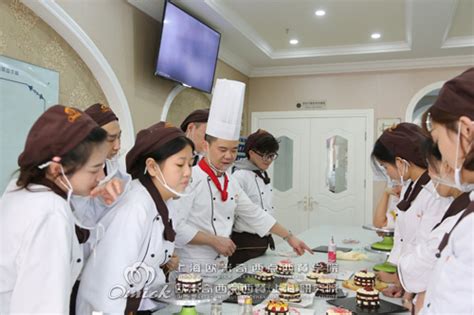 西餐厨师培训班哪个好？_重庆新东方烹饪学校