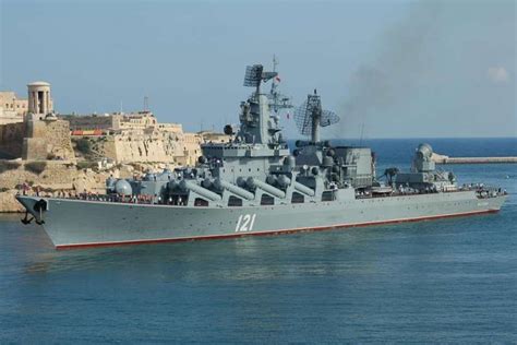 俄黑海舰队旗舰莫斯科号巡洋舰遭重创:起火致弹药殉爆,全舰撤离