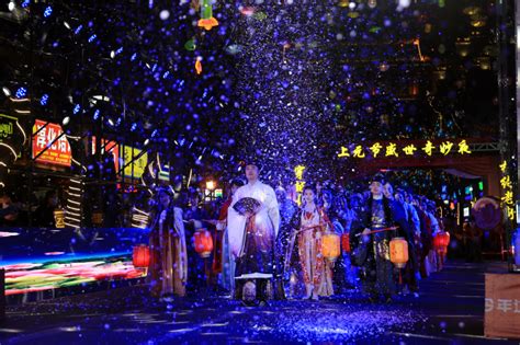 陕西咸阳：“穿越古今 相约老街”上元节盛世奇妙夜活动上演-新华网