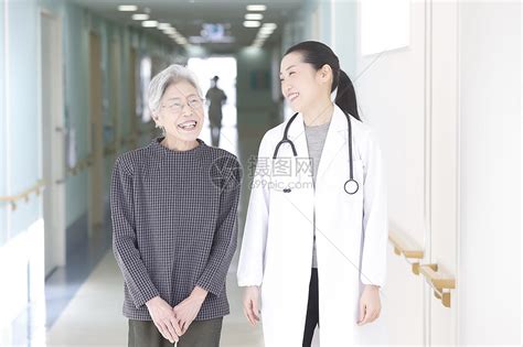 中国医师节|听“新”“老”医生讲述她们的故事_海口网