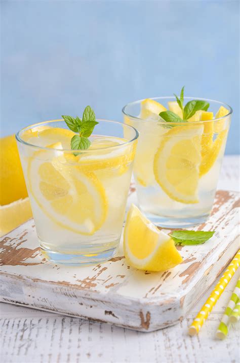 柠檬水的做法_养生指南：柠檬水简单的制作方法你了解吗？_中国排行网