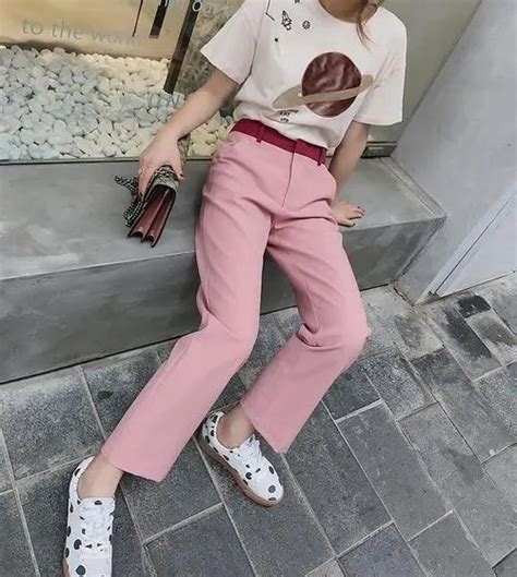 粉色衣服怎么搭配裤子(3)_配图网